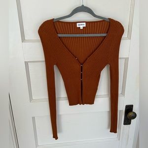 Super down/revolve knit top